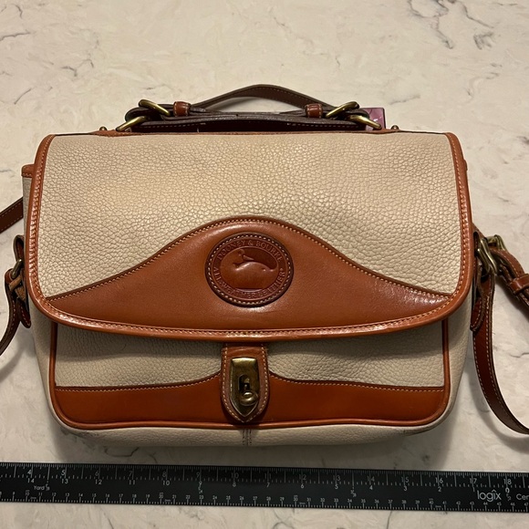 Classic Dooney & Bourke Vintage Calico Cream Carrier Shoulder Bag - Picture 1 of 14